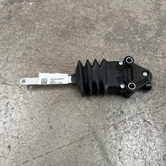 New Sinotruk HOWO Spare Parts Sitrak C7h C9h Truck Accessories Automobile Ebs3 Trailer Control Valve